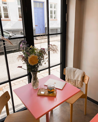 Comentarii opinii despre Emma Emma