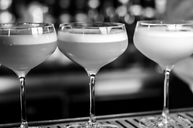 Comentarii opinii despre Tata Cocktail Bar