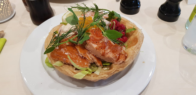 Opinii despre Restaurant Ekkodalshuset în Aakirkeby - Gastronomi og hotelvirksomhed