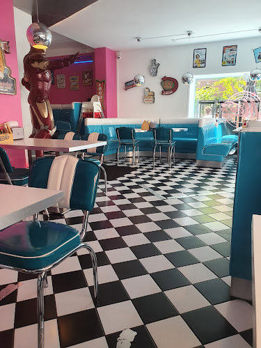 Comentarii opinii despre Moe'z Meat n Burger