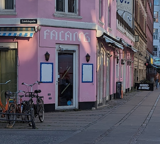 Falang Asiateria - Gastronomi og hotelvirksomhed