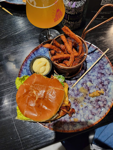 Fox and Hounds - Gastronomi og hotelvirksomhed