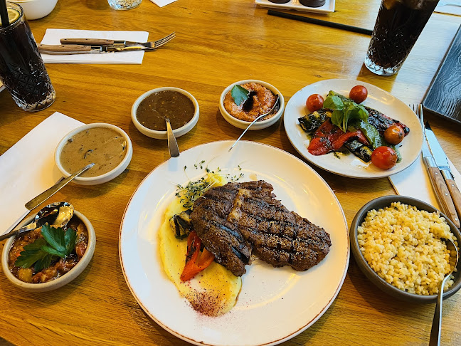 Ahali - Brunch, Mezze & Steaks - Gastronomi og hotelvirksomhed
