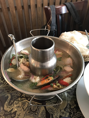 Ban Gaw - Gastronomi og hotelvirksomhed