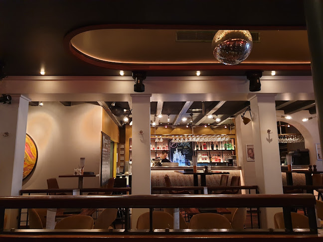 Comentarii opinii despre Under Uret