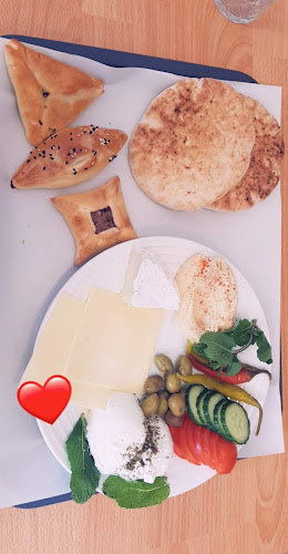 Comentarii opinii despre Mana-ish House