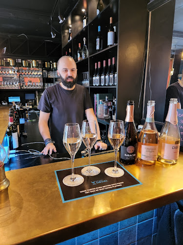 not your USUAL wine bar - Gastronomi og hotelvirksomhed
