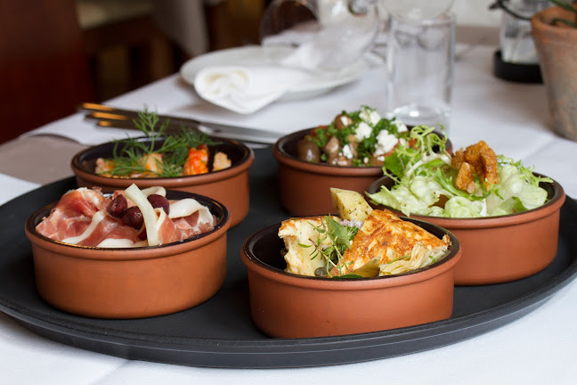 Opinii despre Restaurant Arthur/ Brygger Bauers Grotter în Viborg - Gastronomi og hotelvirksomhed