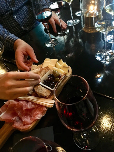 Comentarii opinii despre not your USUAL wine bar