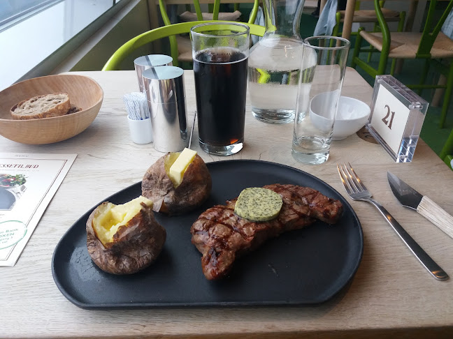 A Hereford Beefstouw, BOXEN - Gastronomi og hotelvirksomhed