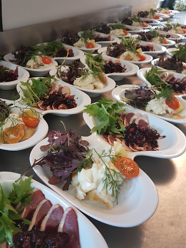 Opinii despre Solbjerg Selskabslokale V/Dinesens în Solbjerg - Gastronomi og hotelvirksomhed