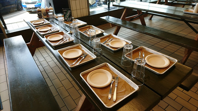 Warpigs Brewpub - Gastronomi og hotelvirksomhed