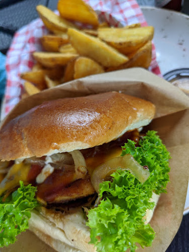 Comentarii opinii despre Moe'z Meat n Burger