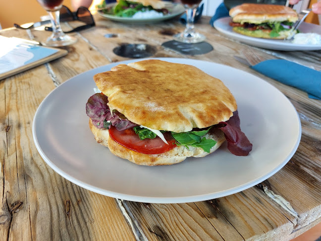 Surf Café - Gastronomi og hotelvirksomhed