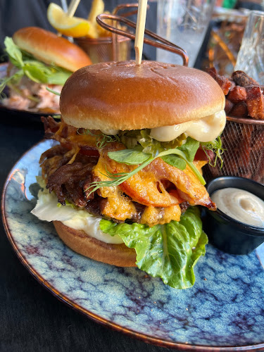 Comentarii opinii despre Fox and Hounds