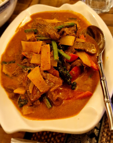 Ban Gaw - Gastronomi og hotelvirksomhed