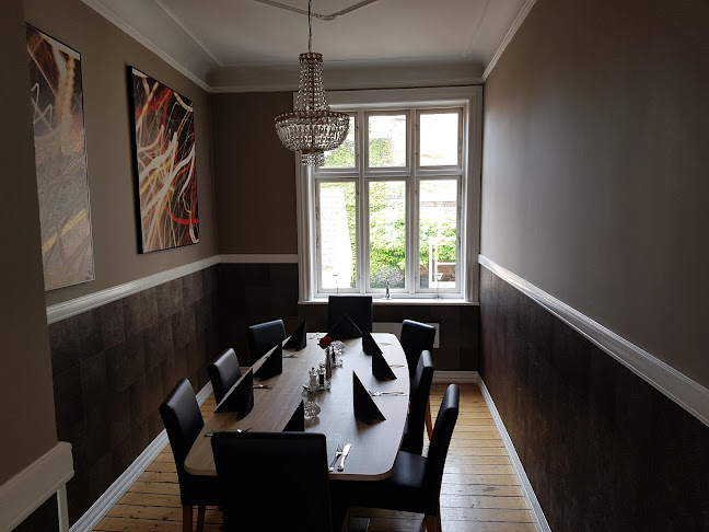 Restaurant Upstairs - Gastronomi og hotelvirksomhed