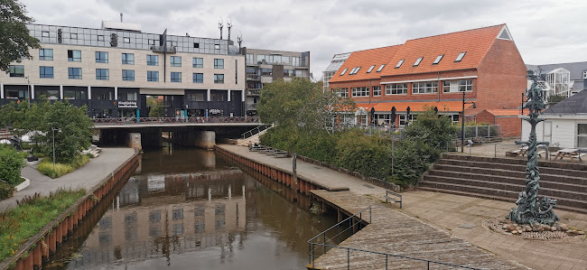 River Saloon - Gastronomi og hotelvirksomhed