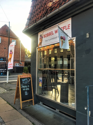 Comentarii opinii despre Tiffany's Café - Is - Bolsjer