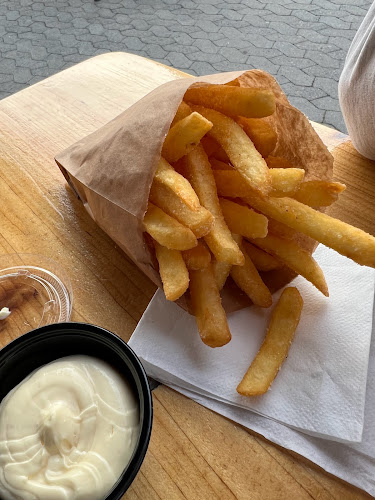 Comentarii opinii despre Reef Burgers & Fries