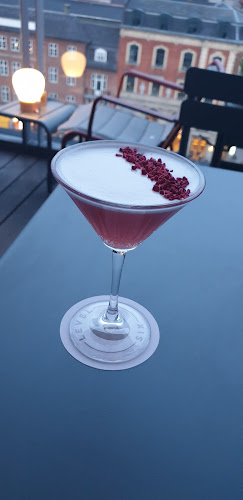 Level Six Rooftop Bar & Terrace - Gastronomi og hotelvirksomhed