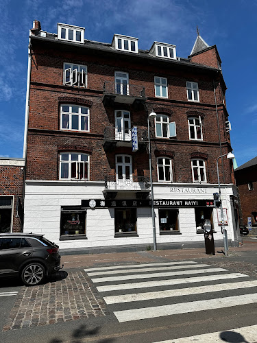 Hai Yi - Gastronomi og hotelvirksomhed