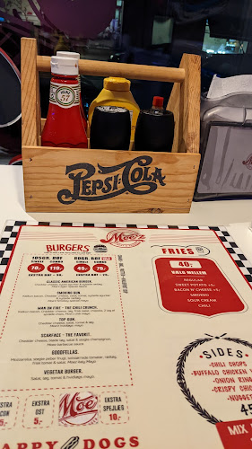 Comentarii opinii despre Moe'z Meat n Burger