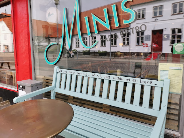 Minis Bar & Bistro