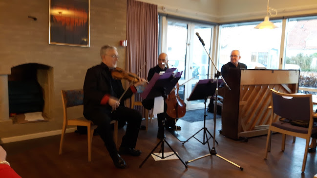 Lundebjerggård, Aktivitetscenter For Seniorer - Gastronomi og hotelvirksomhed