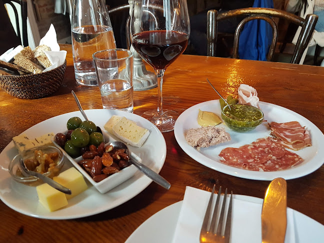 Opinii despre Vinbaren Vesterbro Torv în København - Gastronomi og hotelvirksomhed