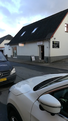 Nino's Pizza - Hovedgård