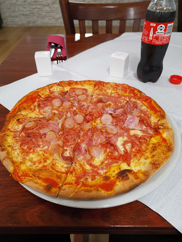 Opinii despre Bella Rosa Pizza og Grillbar în Sønder Felding - Gastronomi og hotelvirksomhed