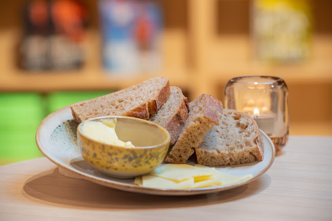 Comentarii opinii despre Books & Beans