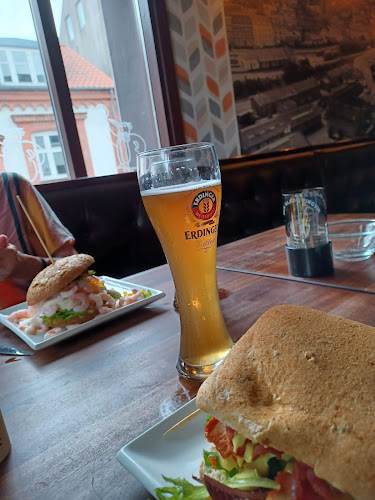 Opinii despre Den Glade Pingvin în Struer - Gastronomi og hotelvirksomhed