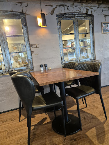 Lisestuen Cafe & Burgerbar - Gastronomi og hotelvirksomhed