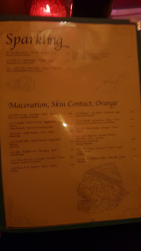 Falang Asiateria - Gastronomi og hotelvirksomhed