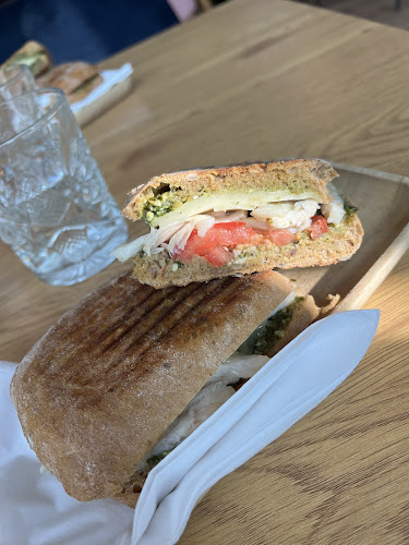 Opinii despre Ba'ryhl Bar & Café în Stege - Gastronomi og hotelvirksomhed