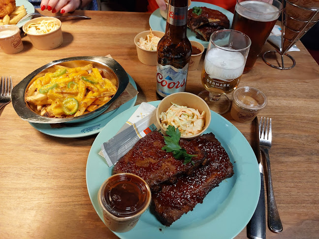 Sallie's Race Lounge - Gastronomi og hotelvirksomhed