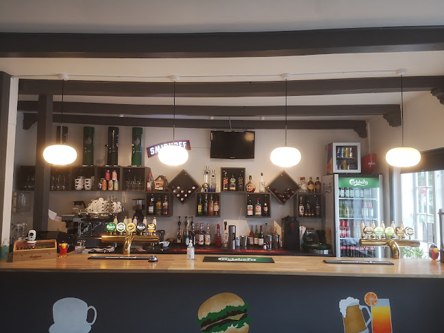 Cafe Mee og sportsbar