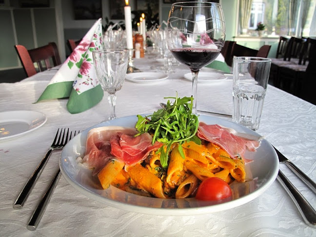 Opinii despre Restaurant Bondestuen în Jyllinge - Gastronomi og hotelvirksomhed