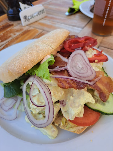 Opinii despre Restaurant Ekkodalshuset în Aakirkeby - Gastronomi og hotelvirksomhed