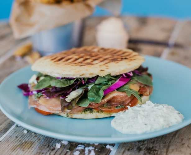 Surf Café - Gastronomi og hotelvirksomhed