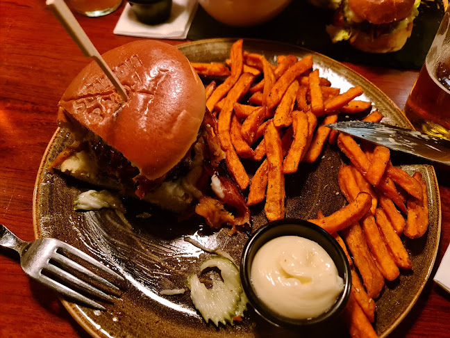 Opinii despre Fox and Hounds în Sønderborg - Gastronomi og hotelvirksomhed