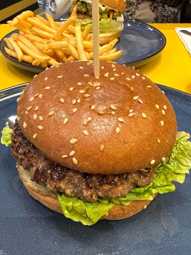 Comentarii opinii despre Everest Burger