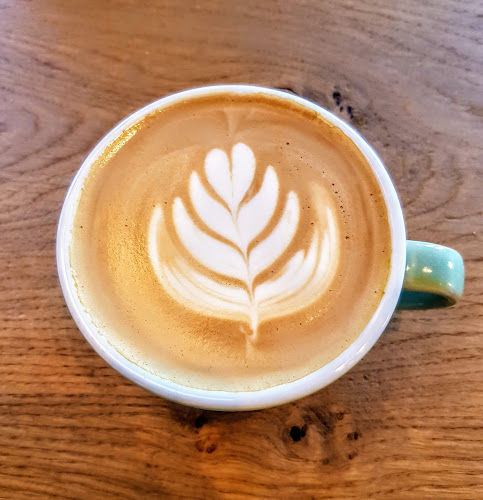 Opinii despre Yellow Bird Coffee în København - Gastronomi og hotelvirksomhed