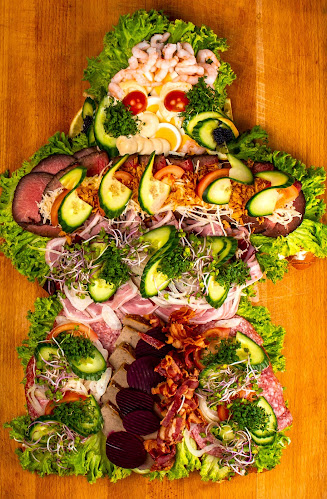 Kokkens Kantine og Kagehus - Mad ud af huset | Frokostordning | Brød og Kager fra egen bager - Vejle