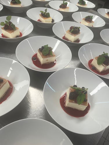 POT & TOT Café & Spisehus - Gastronomi og hotelvirksomhed