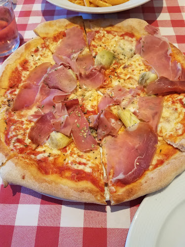 La Perla - Gastronomi og hotelvirksomhed