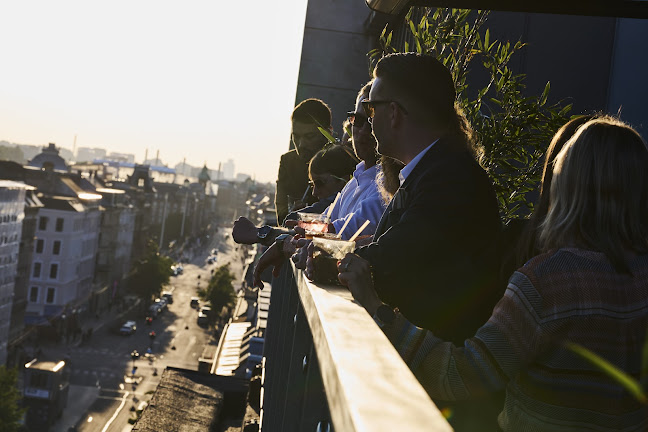 Level Six Rooftop Bar & Terrace - Gastronomi og hotelvirksomhed