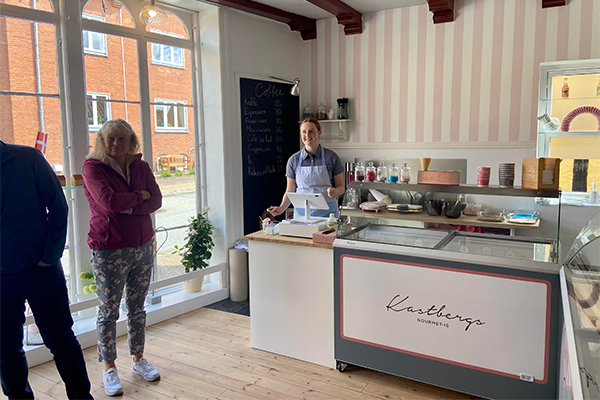 Comentarii opinii despre Snedkergaarden iscafe